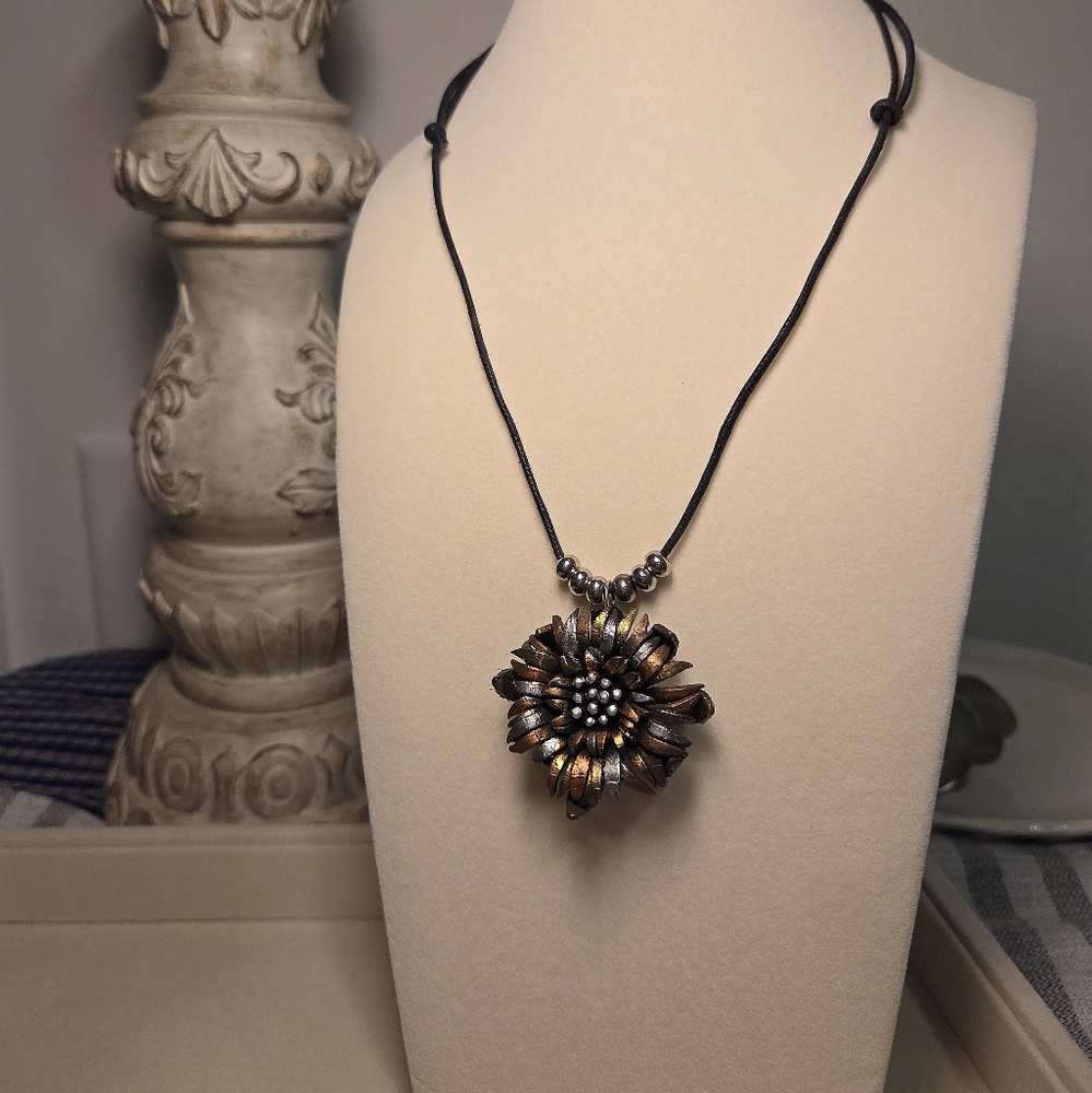 Metallic Leather & Shell Bead Necklaces Bundle - Picture 2 of 3